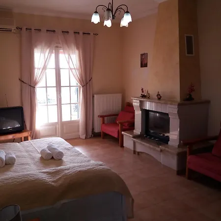 Athineos Appartement *