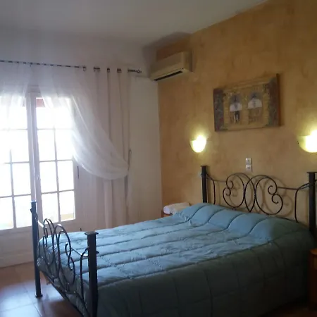 Athineos * Kommeno (Corfu)