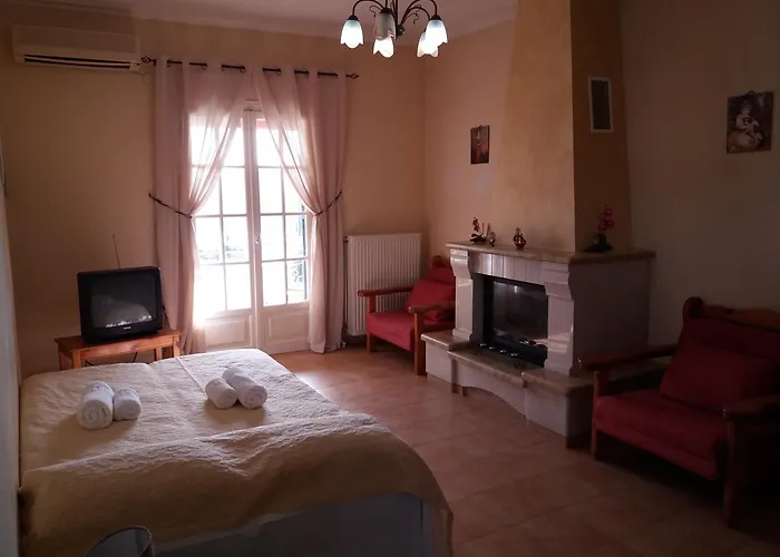 Athineos Apartament *
